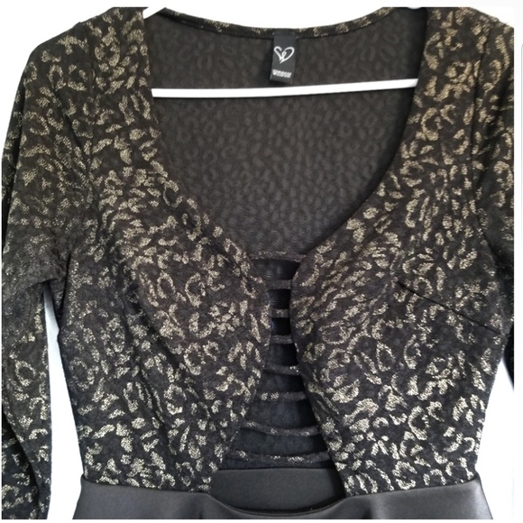 Windsor Criss cross cut Cleavage peplum dress - Picture 5 of 6